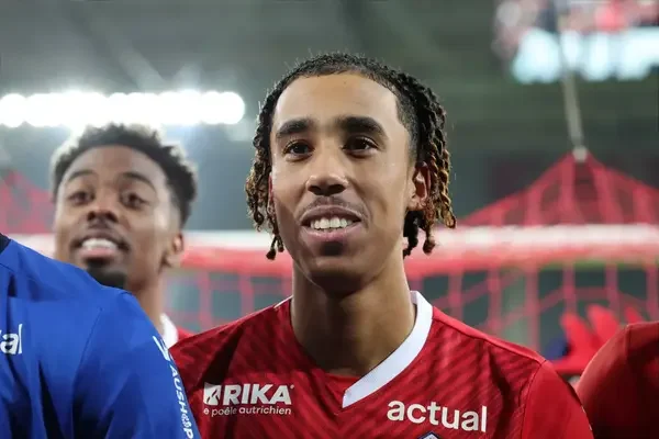 ‘The New VVD’ ‘Yes Please, He’s Genuinely Insane’ Fans Excited As Liverpool Join Race For 18 Year Old Defender