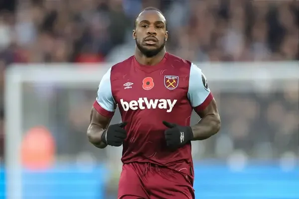 “I’m Saying It” – Michail Antonio Explains Why He Wants Arsenal Or City To Win The Title Instead Of Liverpool