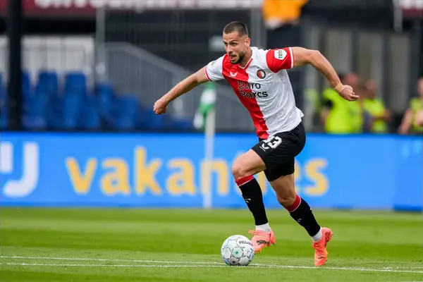Eredivisie Star Confirms That He Has “Spoken” To Arne Slot Several Times Amid Liverpool Transfer Speculation