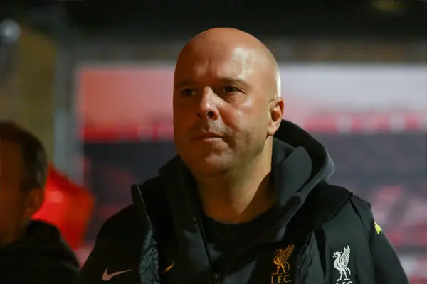 Arne Slot Makes League Table Claim As He Addresses Title Race With Arsenal Breathing Down Liverpool’s Neck