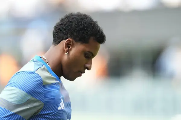 Premier League Rival Enter “Talks” To Sign £78M Winger But They Are “Waiting To See” What Liverpool Do