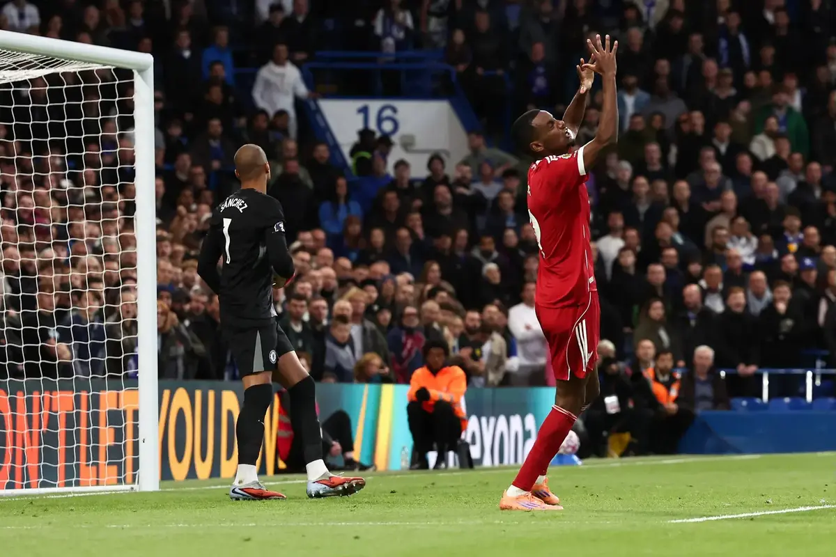 Merson Says There’s One Important Reason Liverpool “Can’t Win The League Title” This Season