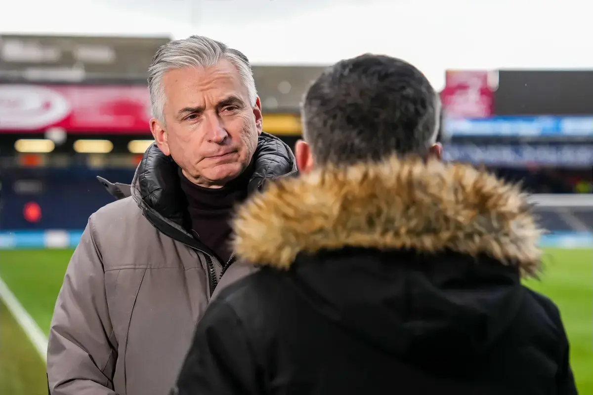 “He Might Be In Trouble” – Alan Smith Issues Warning To Arne Slot About His Liverpool Future