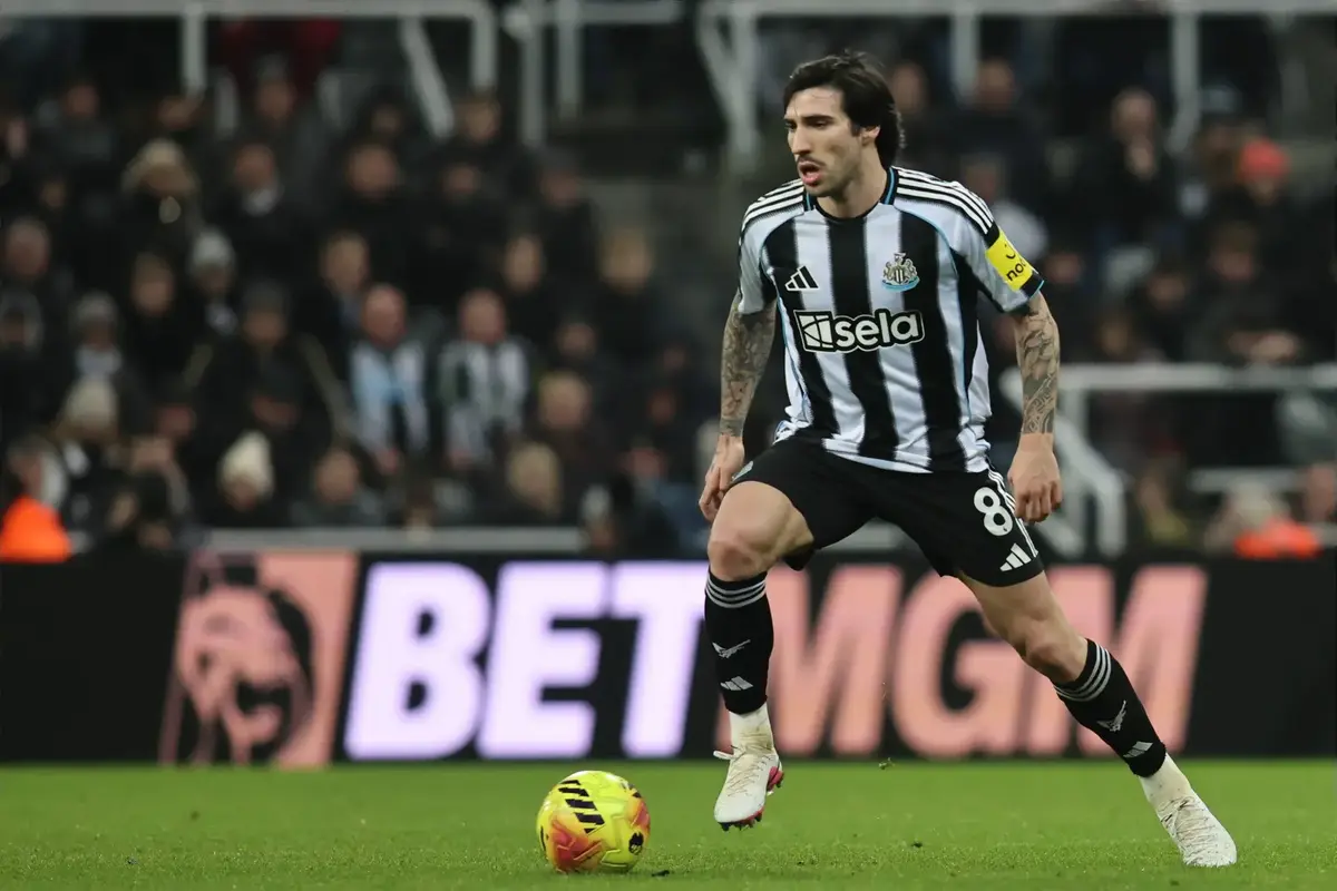 ‘Exactly What We Need’ ‘Newcastle Fans Will Love That’ Fans React As Liverpool Join Arsenal In £100M Transfer Battle