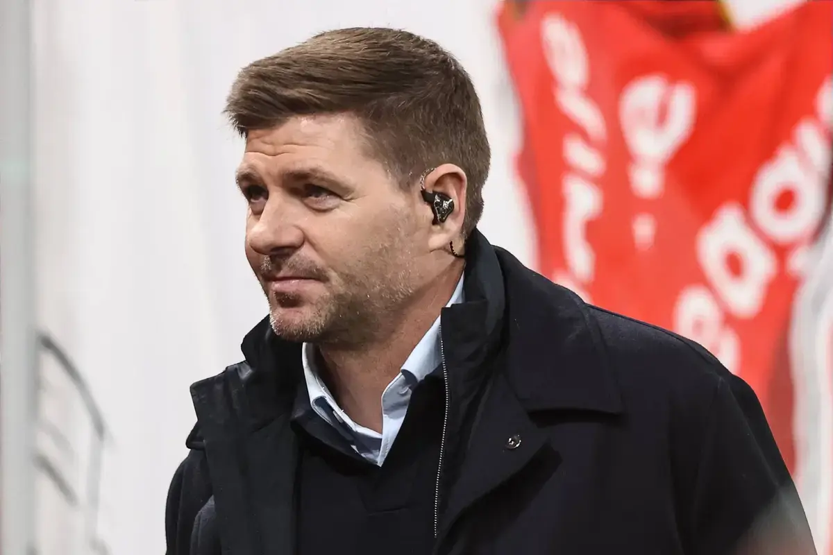 “Let Him Flourish” – Steven Gerrard Urges Arne Slot To Stop Changing Where Liverpool Star Plays