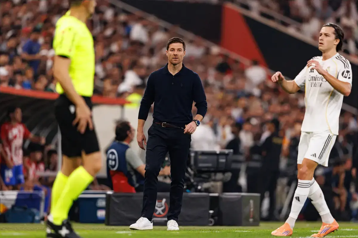 Agent Of 44 y/o Manager ‘Took A Private Jet’ To Watch Liverpool As Speculation Over Slot’s Future Mounts